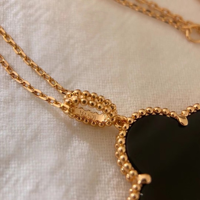 2.5cm Large Four Leaf Grass Necklace