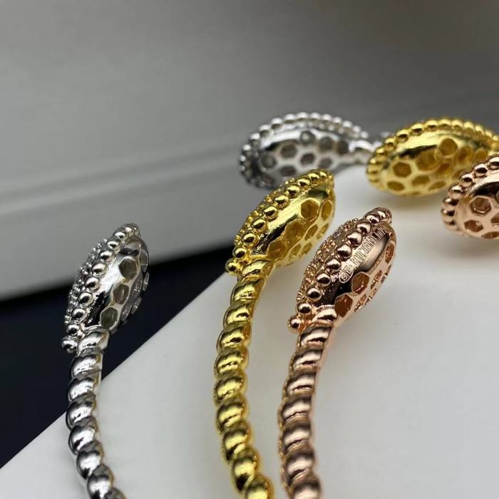 Diamond inlaid bracelet