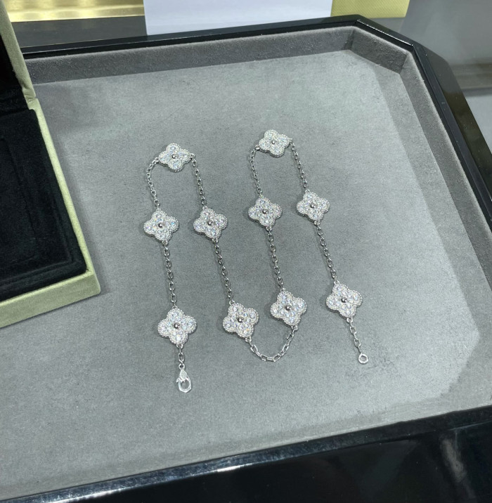 10 Flower Four Leaf Grass Necklace