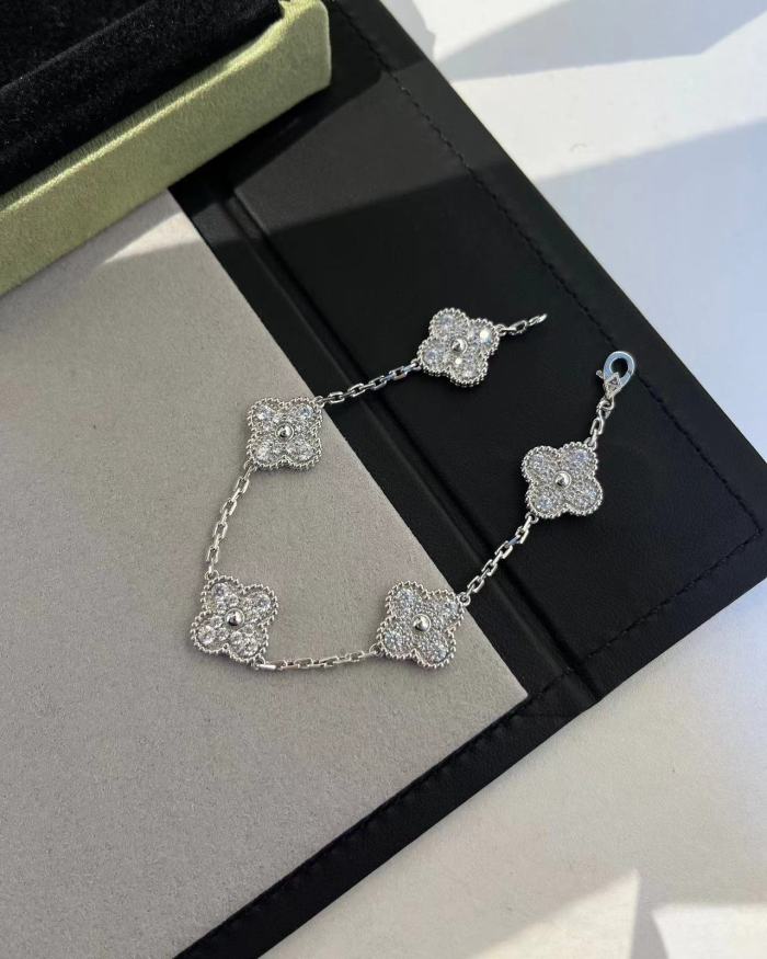 Full Diamond 5 Flower Bracelet