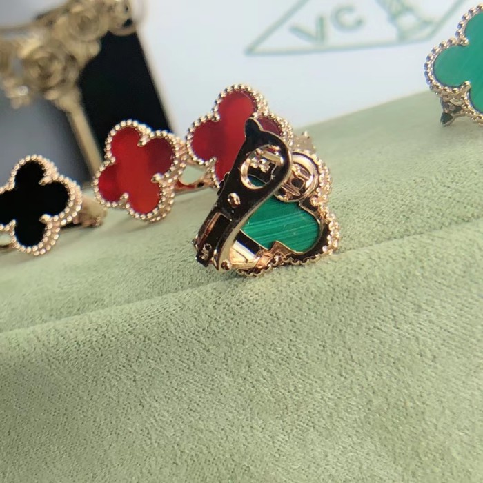 Four-leaf clover earring agate