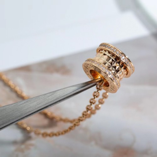 Tricolor diamond necklace