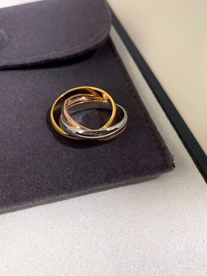 Three in 1 V gold ring