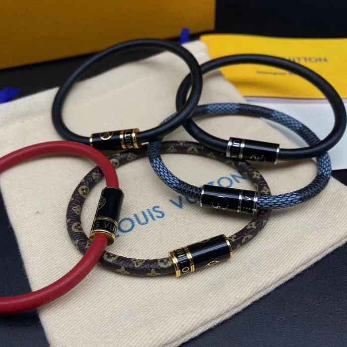 Leather ring bracelet