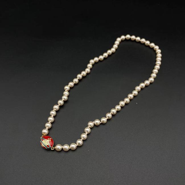 Red magnetic buckle necklace