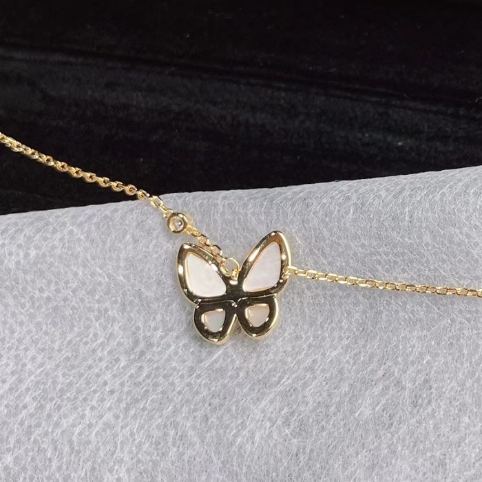 Four-leaved grass necklace fritillaria v gold material