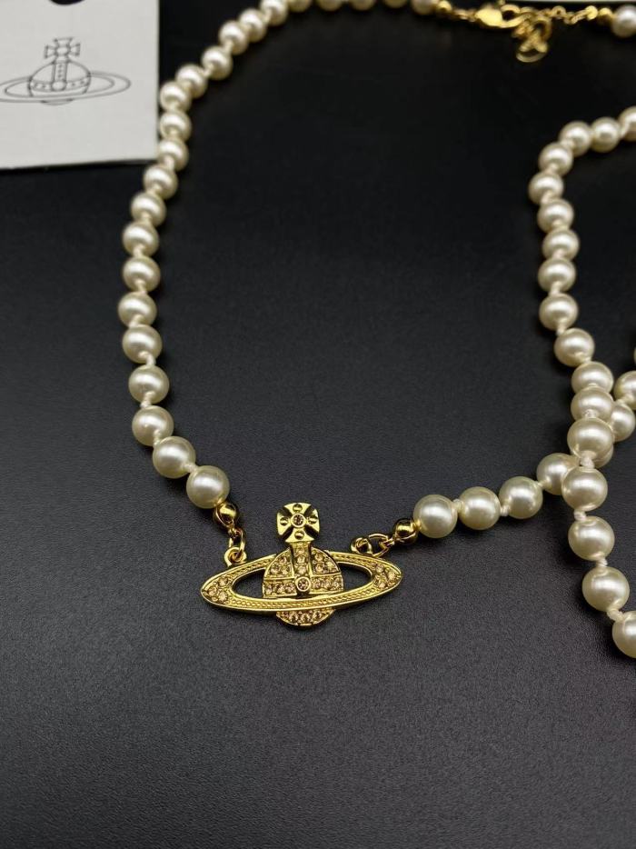 West Queen pearl rhinestone necklace Planet pendant