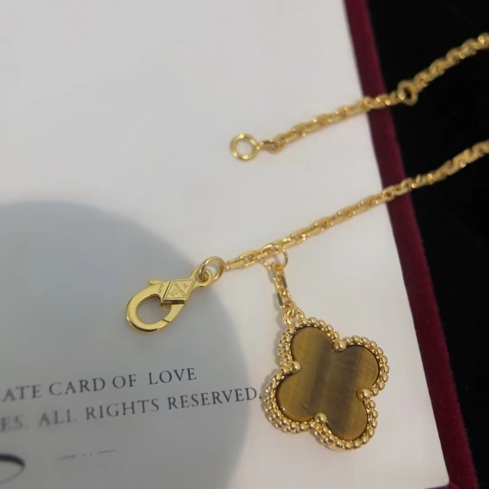 Four Leaf Grass Irregular Necklace