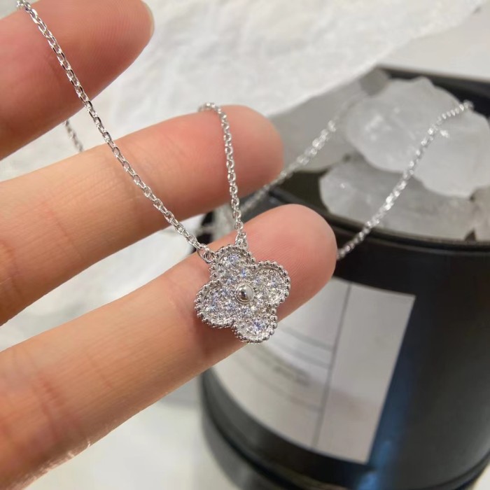 Fourleaf two-color diamond necklace