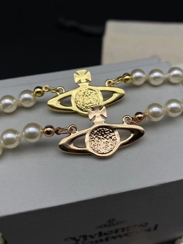 West Queen pearl rhinestone necklace Planet pendant