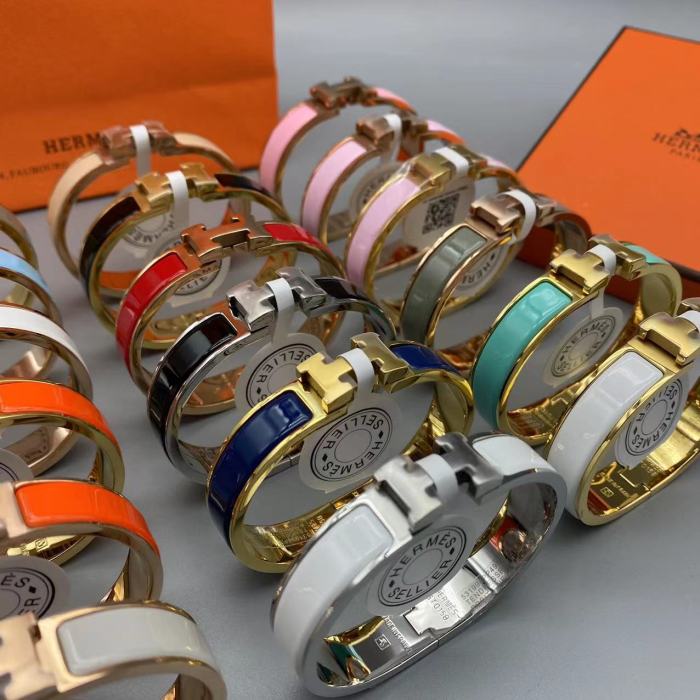 Multicolor letter H logo Bracelet