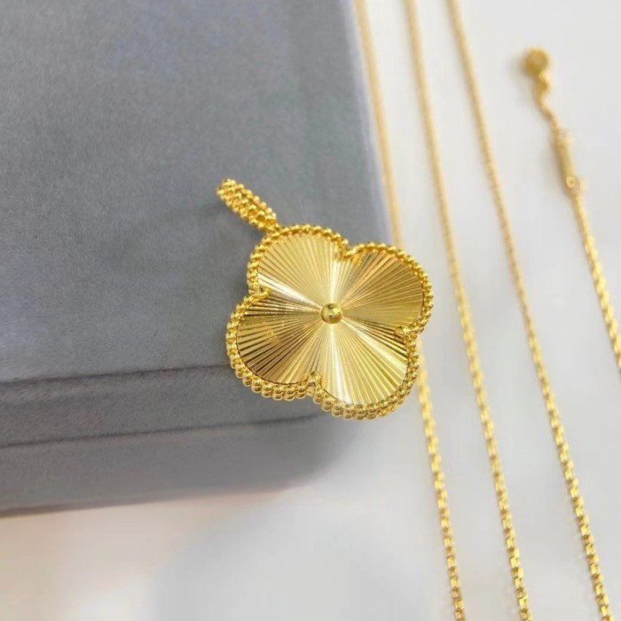 2.5cm Large Four Leaf Grass Necklace