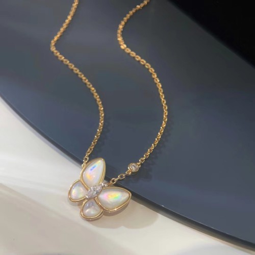 Four-leaved grass necklace fritillaria v gold material