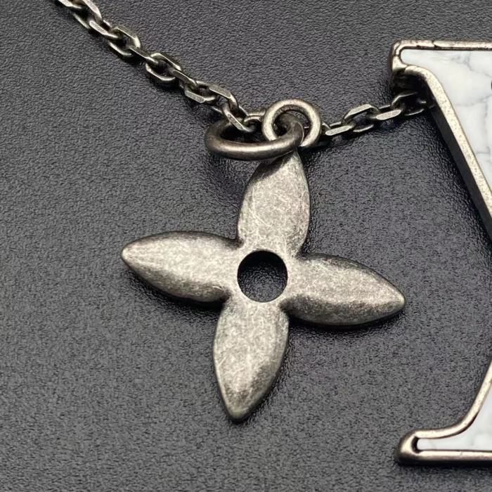 LV经典logo吊坠项链