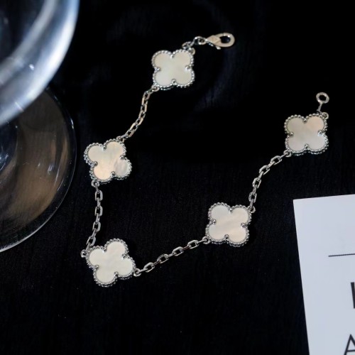 Fourleaf white fritillaria bracelet