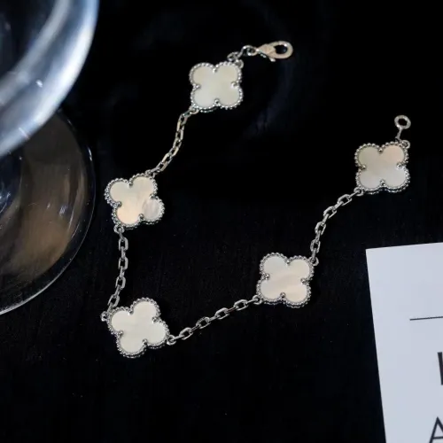 Fourleaf white fritillaria bracelet