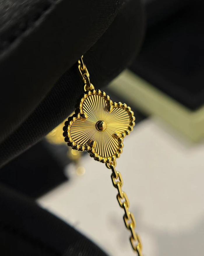 Laser 5 Flower Bracelet