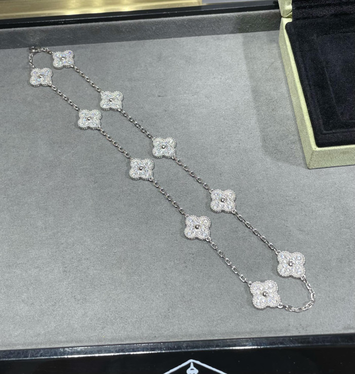 10 Flower Four Leaf Grass Necklace