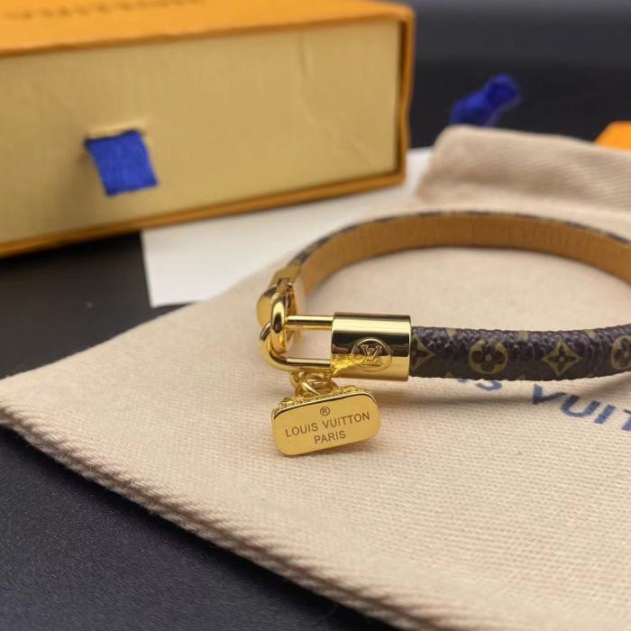 Leather luggage pendant button Bracelet