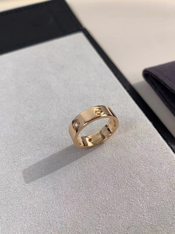 5.5mm smooth tricolor V gold diamond ring