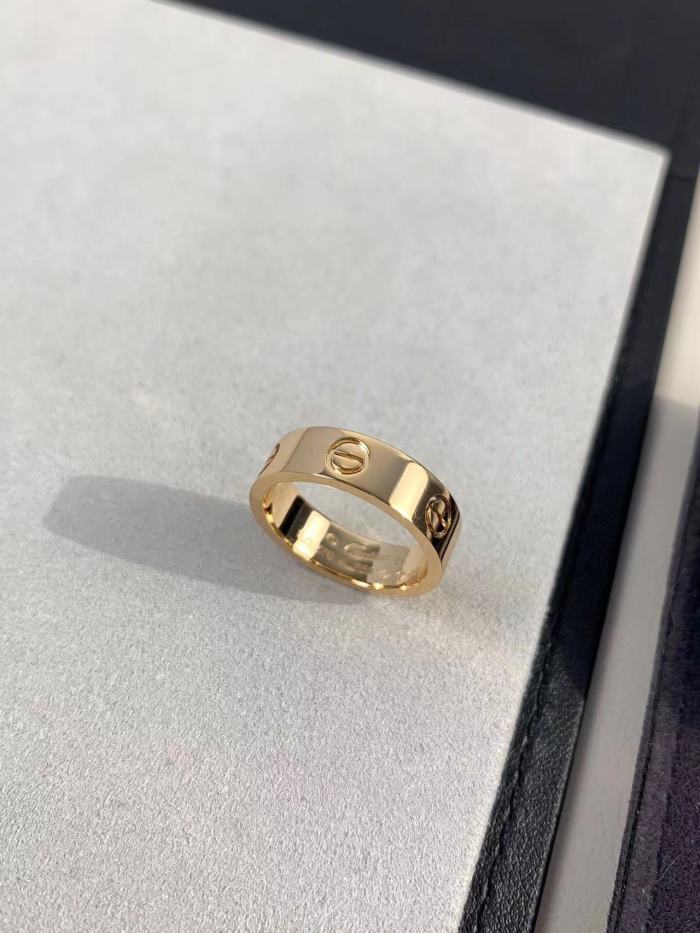 5.5mm smooth tricolor V gold ring
