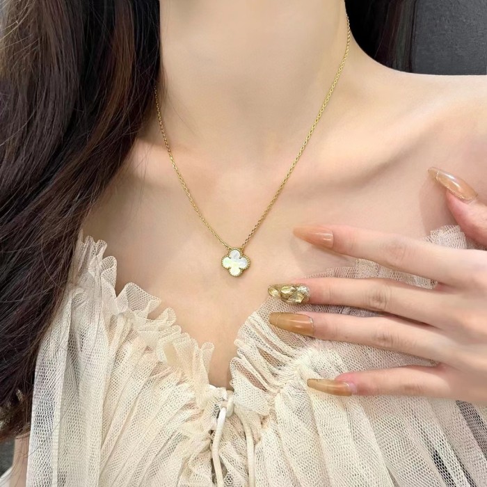 Clover necklace white fritillaria v gold material