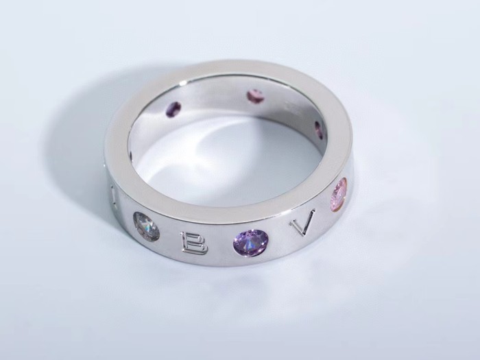 Colored diamond ring