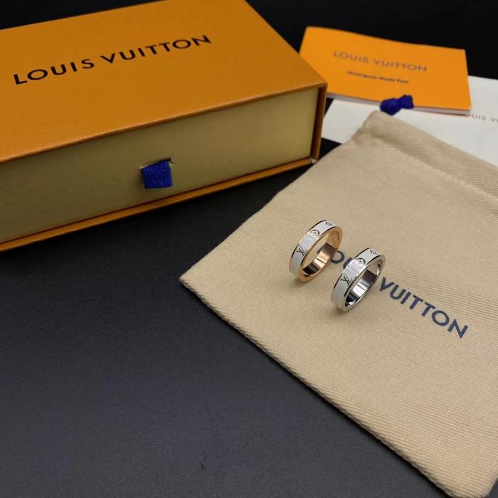 Colorful steel V gold ring