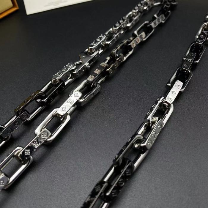 Semi black necklace bracelet