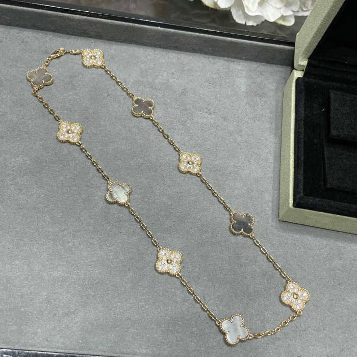 10 Flower Four Leaf Grass Necklace