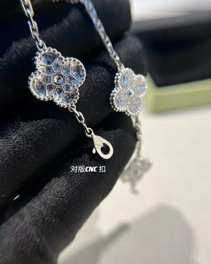 Full Diamond 5 Flower Bracelet