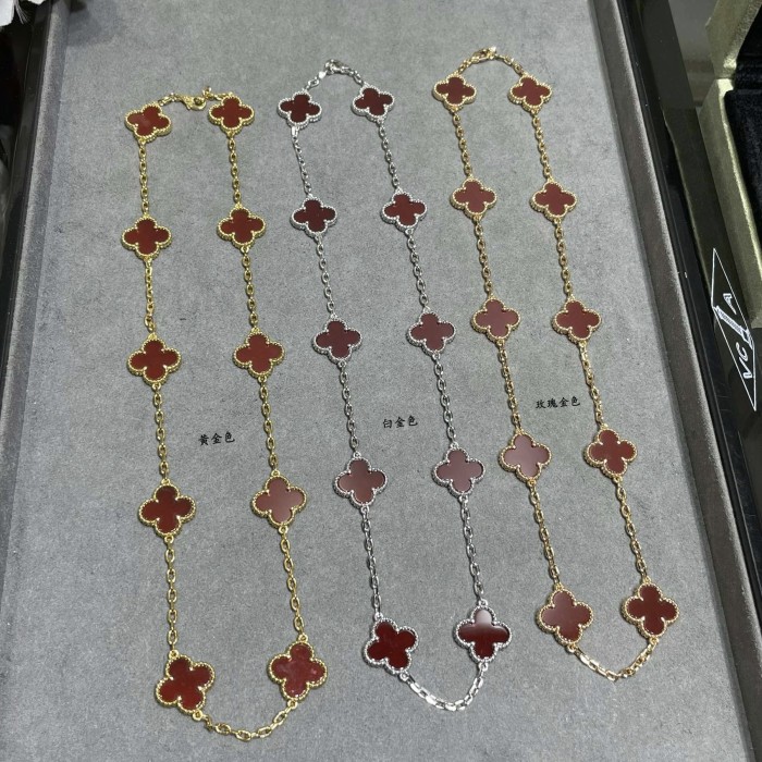 10 Flower Four Leaf Grass Necklace