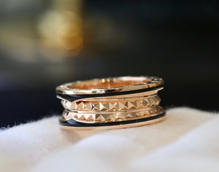 Logo gold plated ring