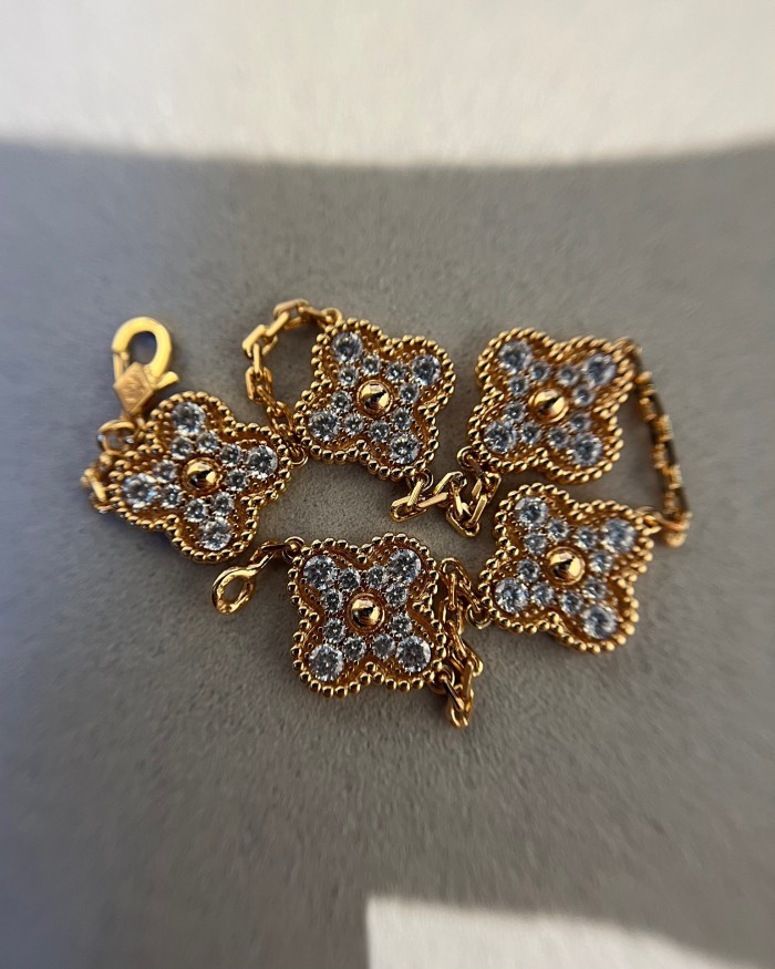 Full Diamond 5 Flower Bracelet