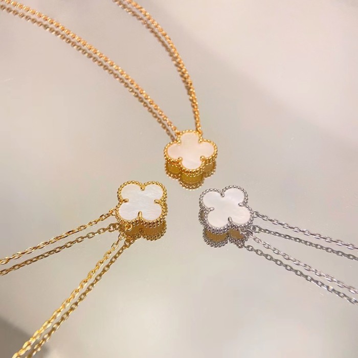 Clover necklace white fritillaria v gold material
