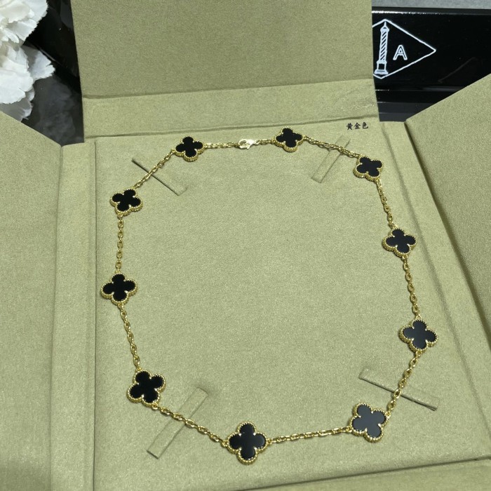10 Flower Four Leaf Grass Necklace