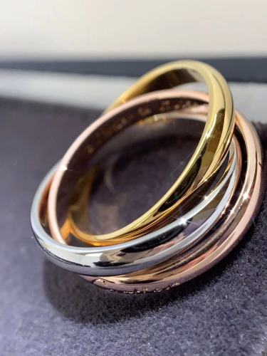 Three in 1 V gold ring