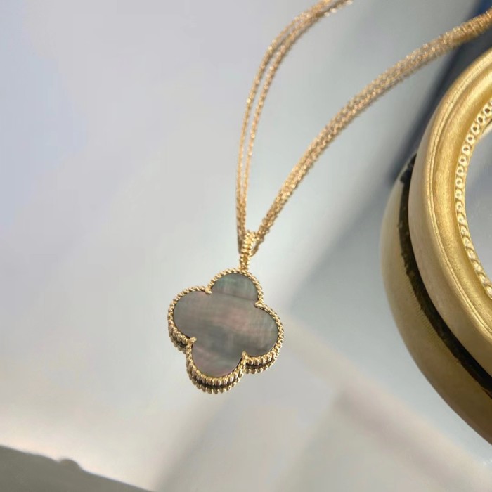 2.5cm Large Four Leaf Grass Necklace