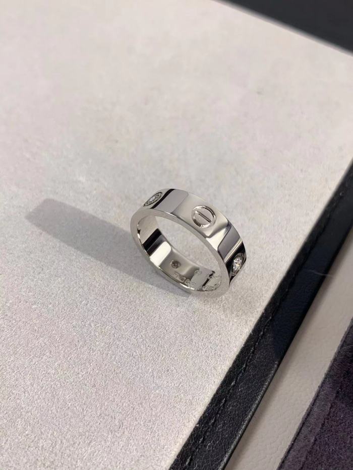 5.5mm smooth tricolor V gold diamond ring