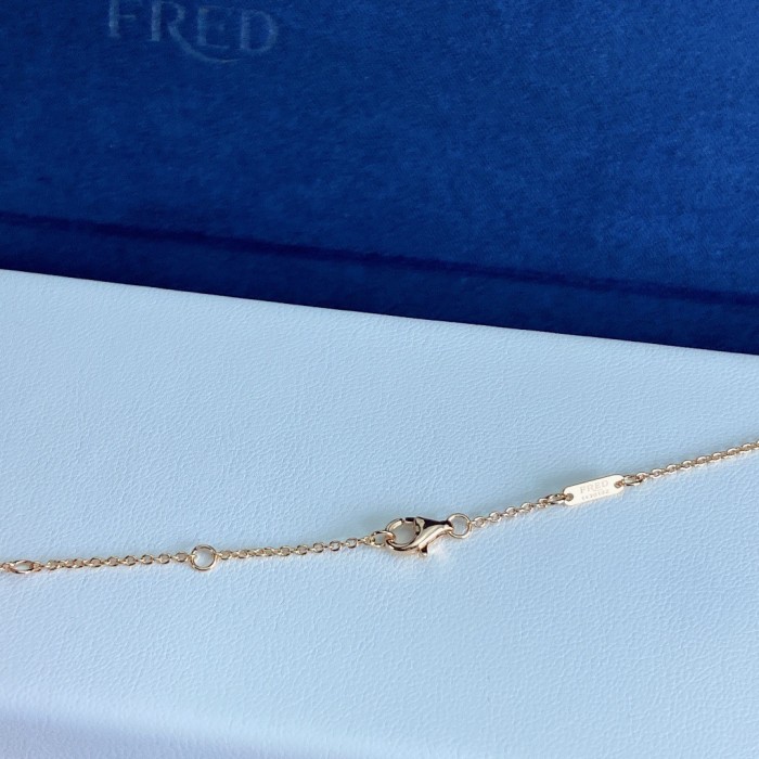 Double layered necklace with 8-shaped full diamond