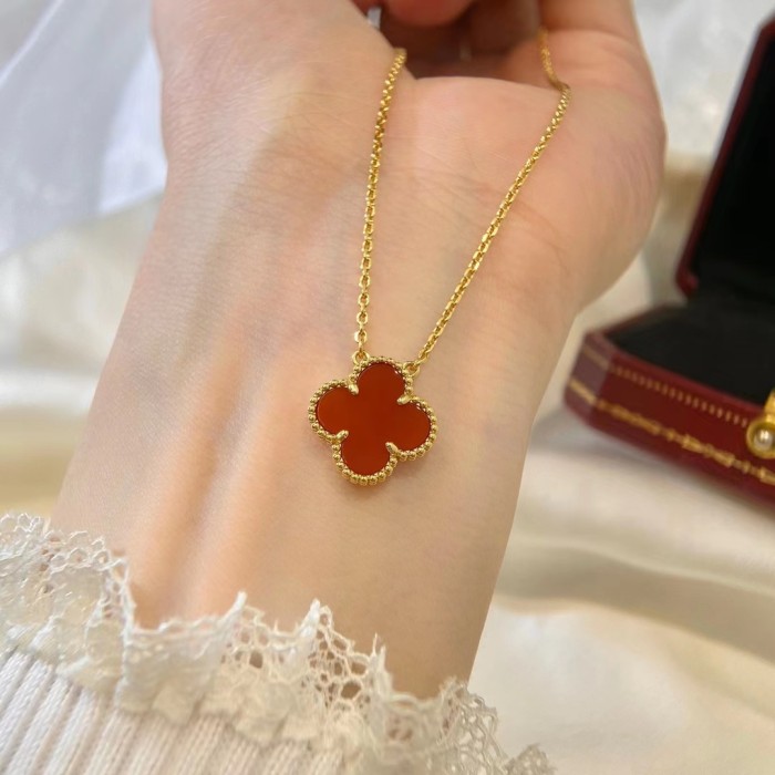Clover necklace agate v gold material