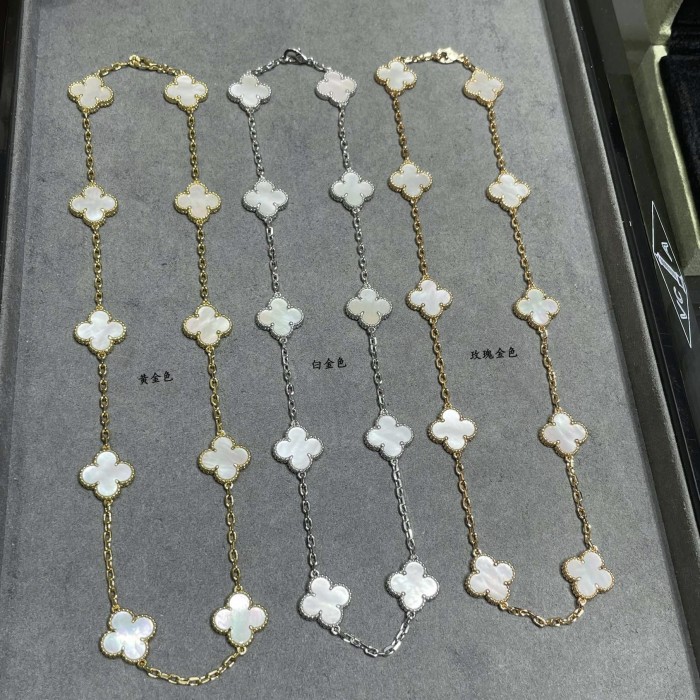 10 Flower Four Leaf Grass Necklace