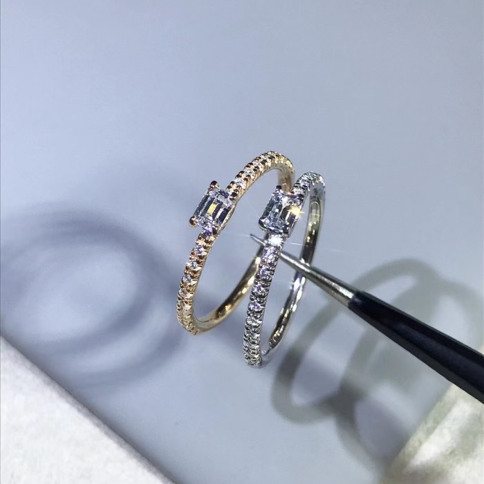 Two color single diamond small ring