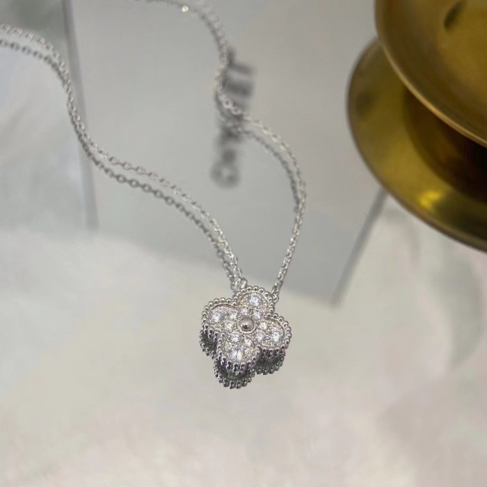 Fourleaf two-color diamond necklace