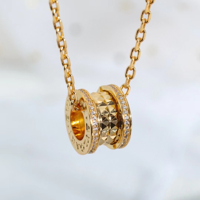 Tricolor diamond necklace