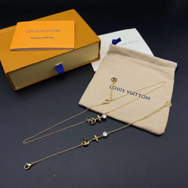 Three dimensional necklace bracelet with diamond flower