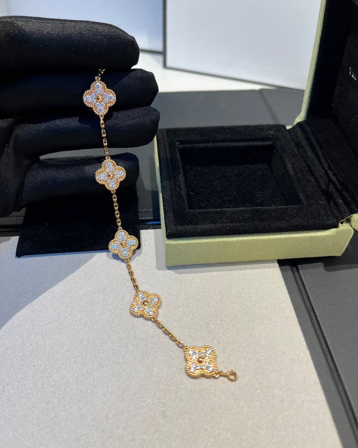 Full Diamond 5 Flower Bracelet