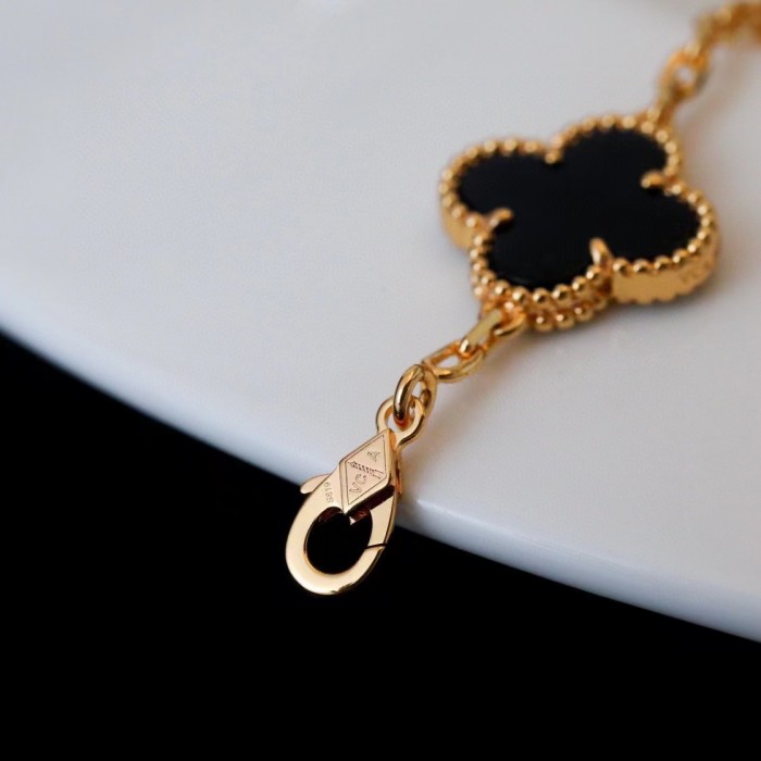 Four-leaved grass bracelet agate