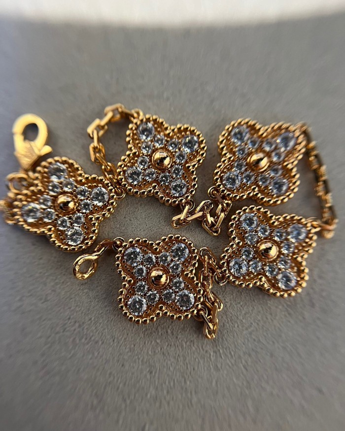 Full Diamond 5 Flower Bracelet