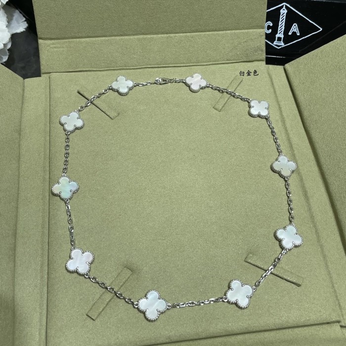 10 Flower Four Leaf Grass Necklace